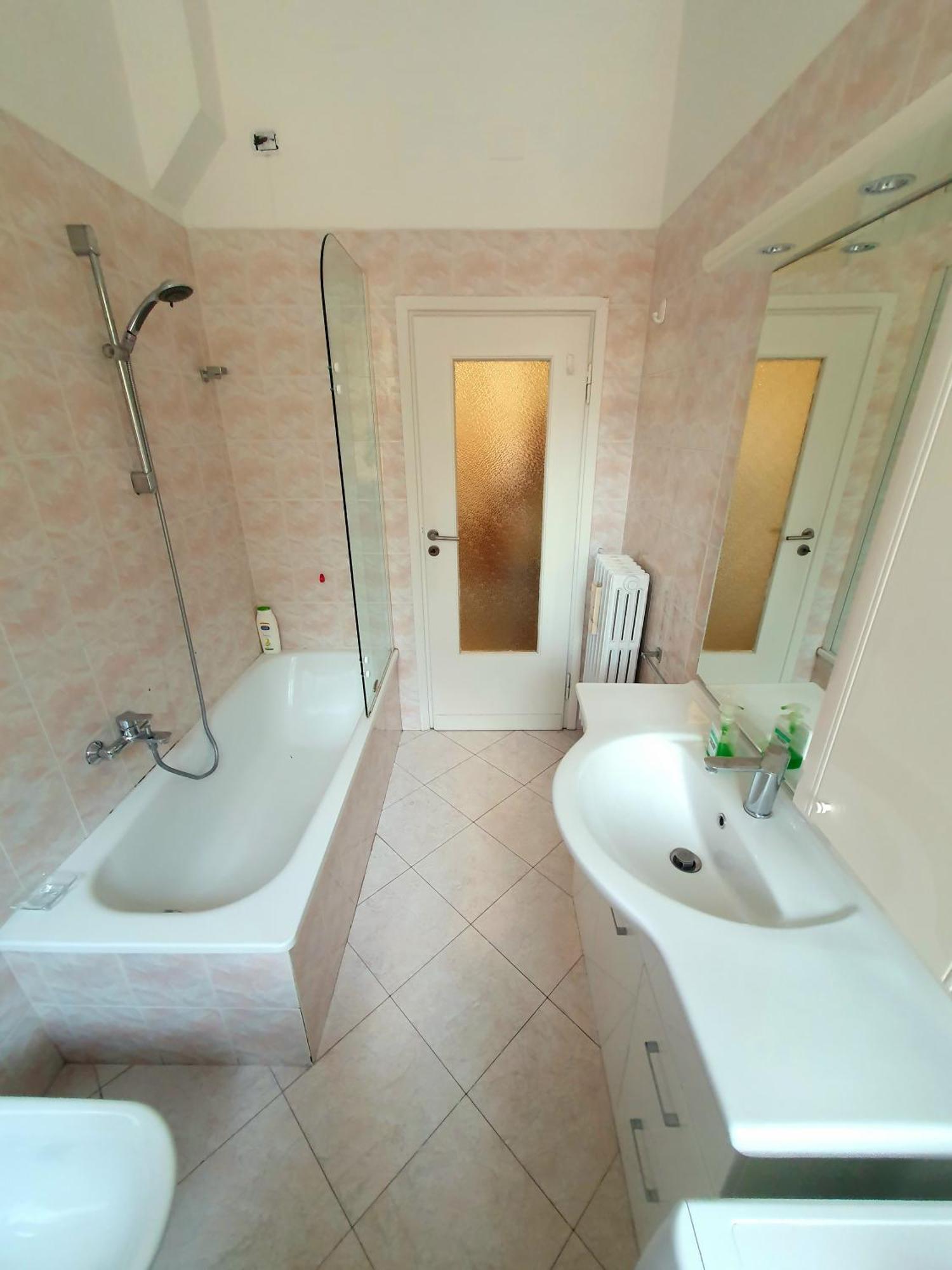 Spacious Three-Room Apartment In Saragozza Bolonya Dış mekan fotoğraf